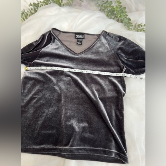 NY & Co Women's Y2K Blouse Top Crushed Velvet Gray Long Sleeve Small - Picture 8 of 9